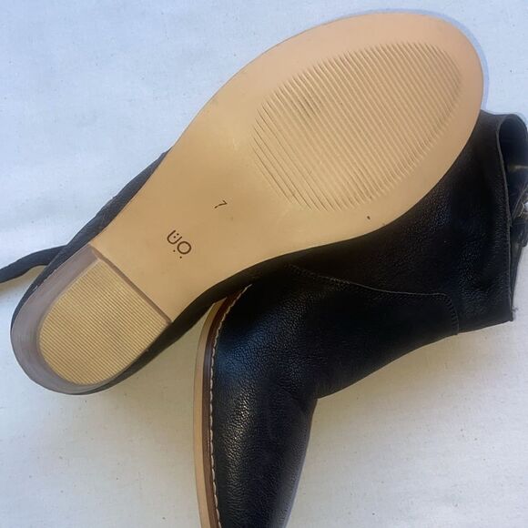 Urban Outfitters Pebbled Leather Side Zip Bootie 2.5” Stacked Heel sz 7 - Picture 4 of 8